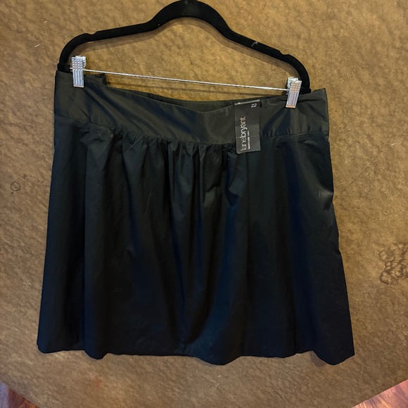 Lane Bryant Size 22 Black Satiny Skirt - Picture 1 of 2